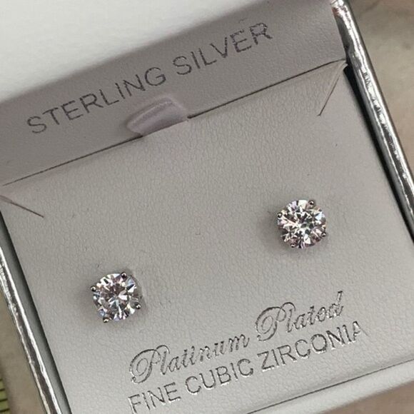 ✨ Cubic Stud Earrings✨ - Picture 2 of 5